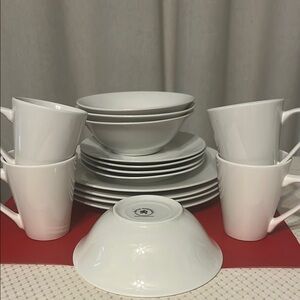 ROYAL NORFOLK Greenbrier International Set for person (16 pieces)